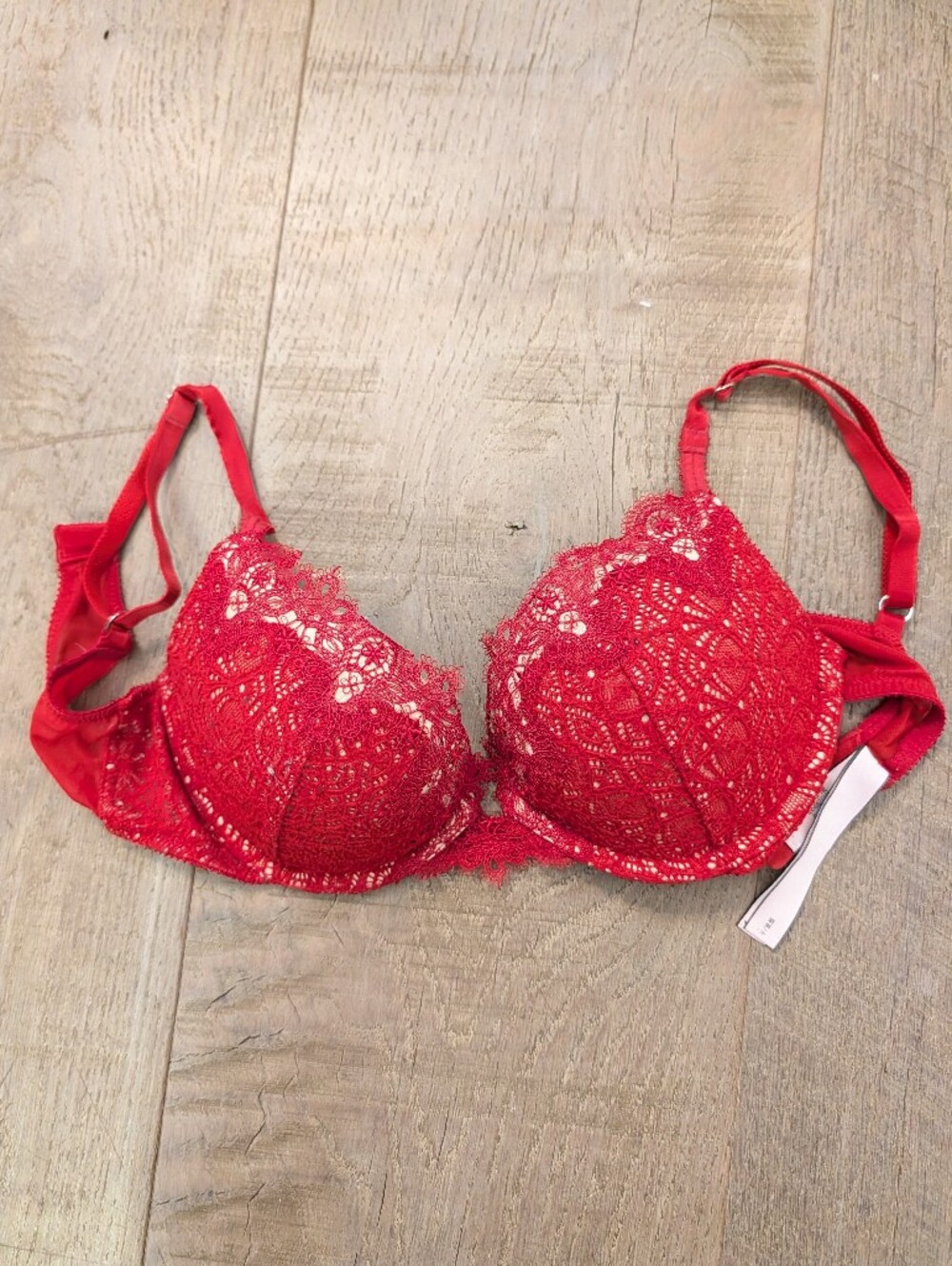 Victoria's Secret Red Lace Push-Up Underwire Bra 32C